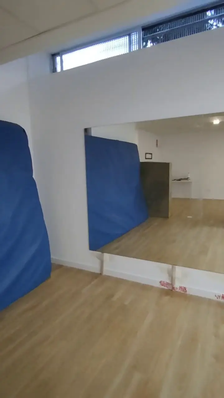 5 espejos plata revestimiento pared gimnasio alcorcon 3 Espejos Para Colegios e Institutos con/sin lámina antirotura