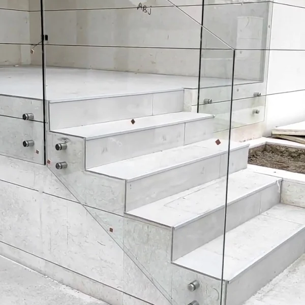 Barandillas de cristal para terrazas y exterior inclinadas