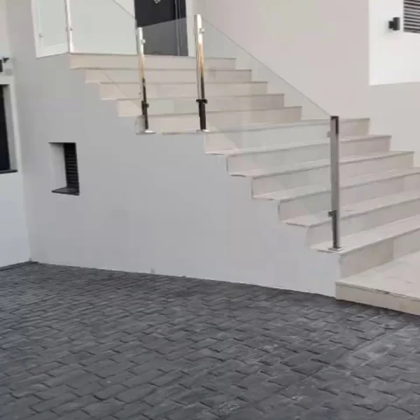 Barandillas de cristal con Pilastras de Sujeción Inclinadas