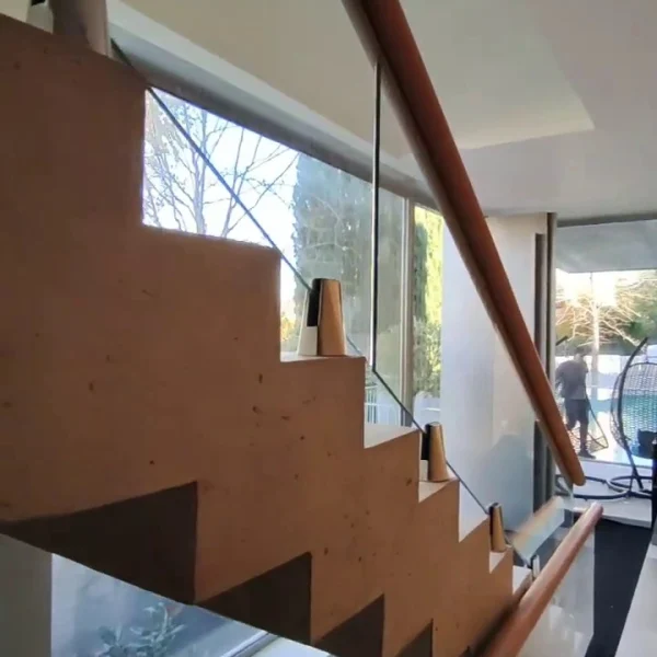 Barandillas de cristal de escaleras inclinadas