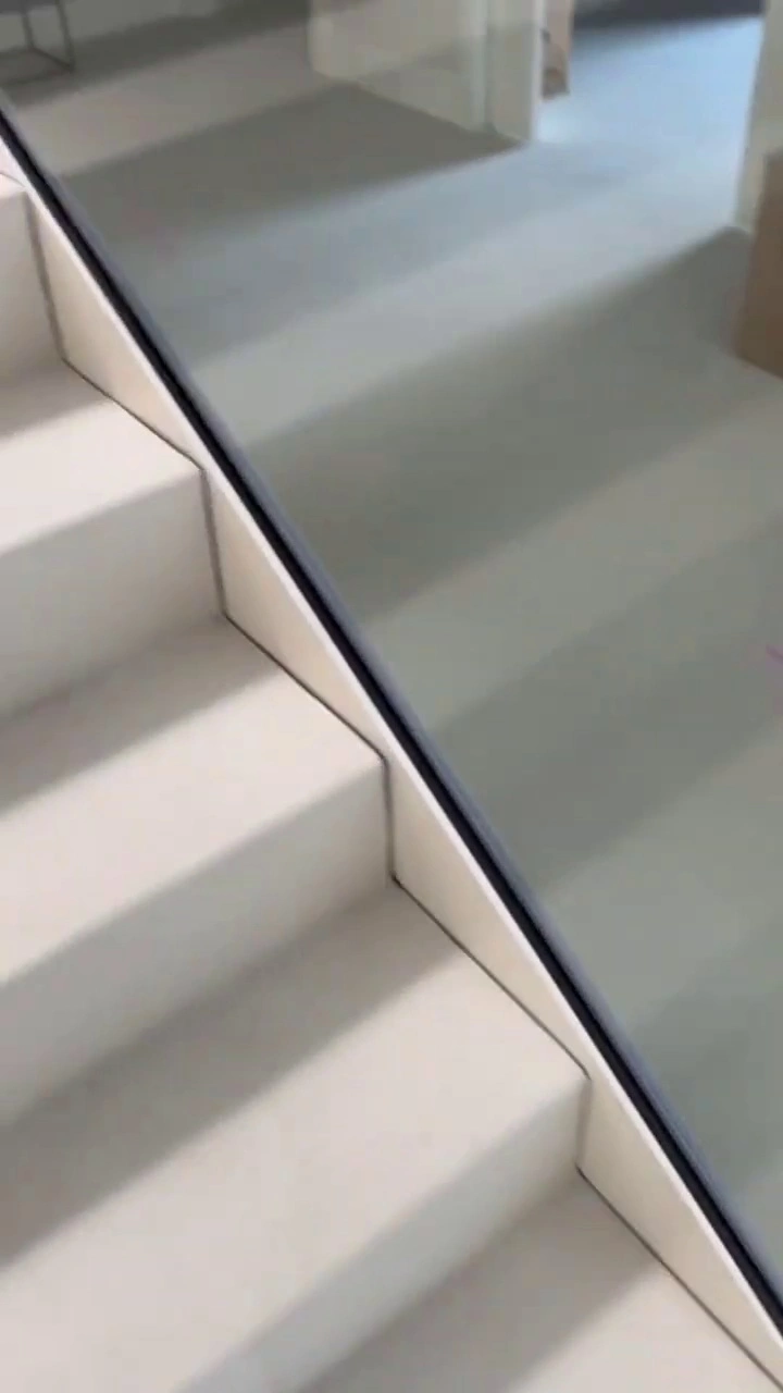 Barandillas de cristal de suelo o perfil oculto inclinadas