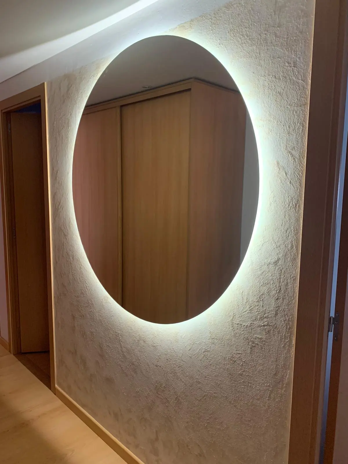 espejo-redondo-led-grande-de-pared-2.webp Espejos Para Escaleras