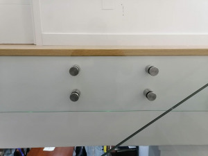 Barandillas de cristal de escaleras e interior rectas