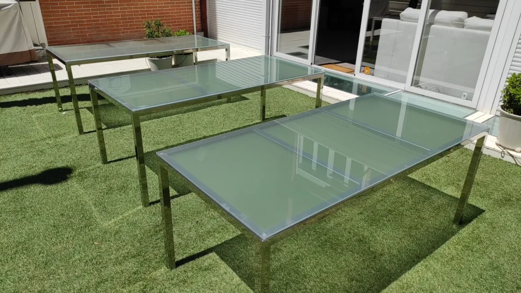 mesa con tapa de vidrio