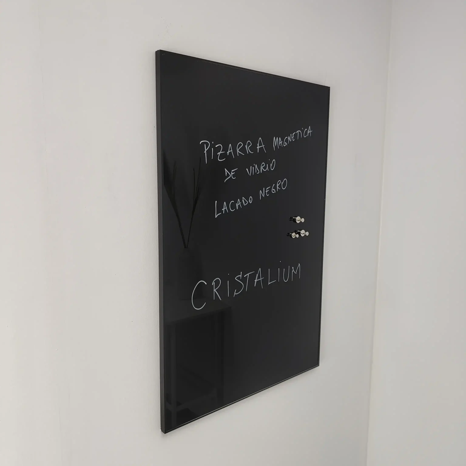 Pizarra Magnética de Cristal Negra a Medida con Marco