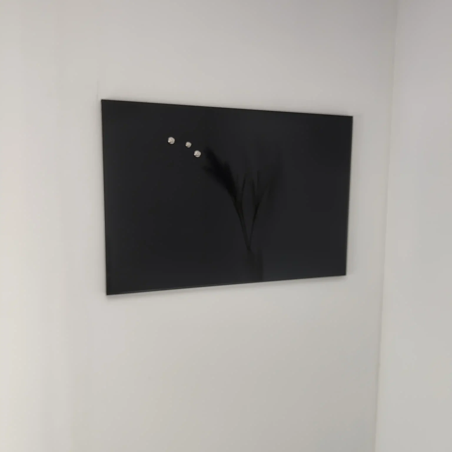 pmv002-07_Pizarra Magnetica de Vidrio NEGRO con Marco 5 Negro para Colgar Pizarra Magnética Negra 120x90 cm
