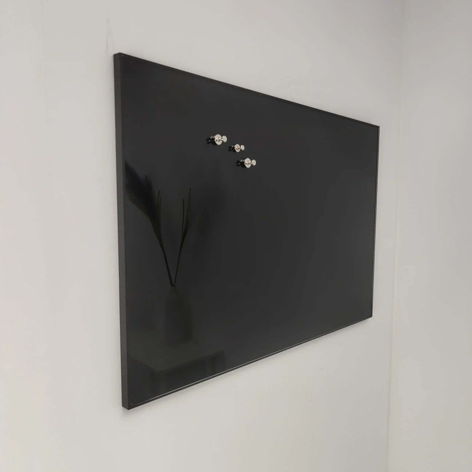 pmv002-08_Pizarra Magnetica de Vidrio NEGRO con Marco 5 Negro para Colgar Pizarra Magnética Negra 120x90 cm