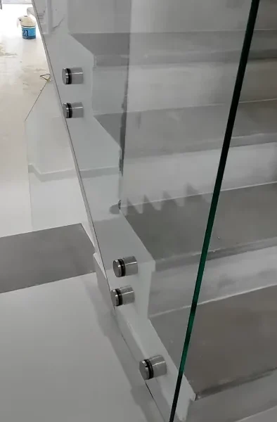 Barandillas de cristal Abotonadas Inclinadas